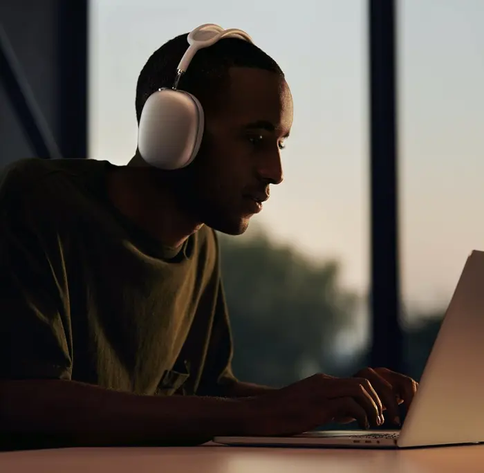 Apple AirPods Max Cordless Headphones